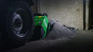 SAMI SLH spridare på Massey Ferguson-traktor