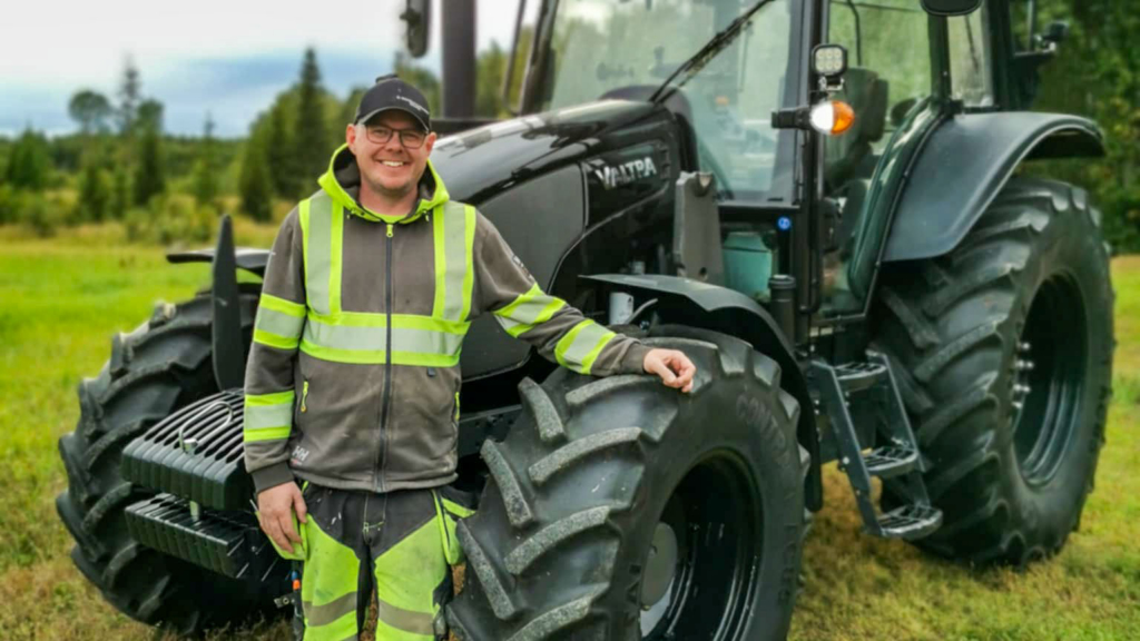 Erik-Sandberg-Valtra-N92-traktor