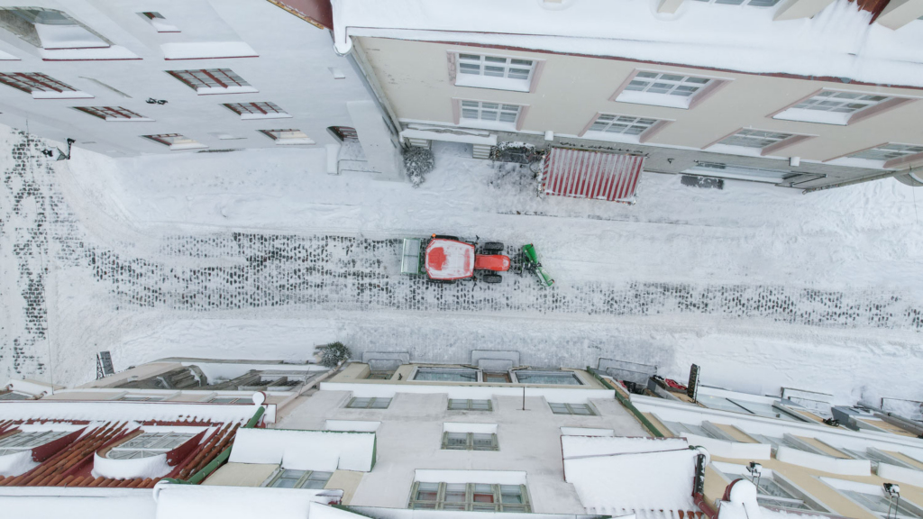 SAMI VL-kompaktseriens snöplog – Kubota L2 (1)