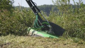 Kättingröjare HCM-1700 – klipphuvudet röjer sly